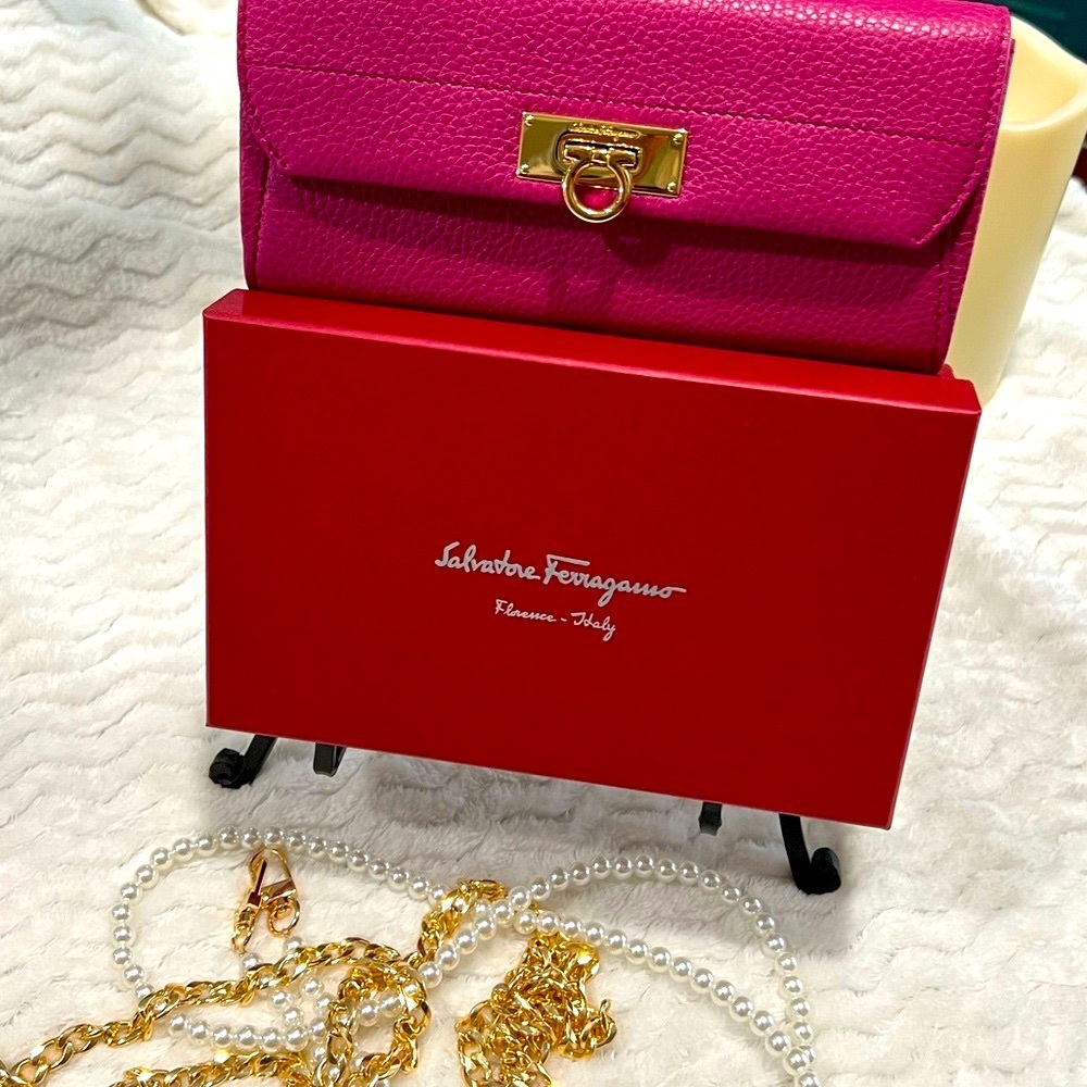 Salvatore Ferragamo long Bi-fold Wallet - Picture 7 of 16
